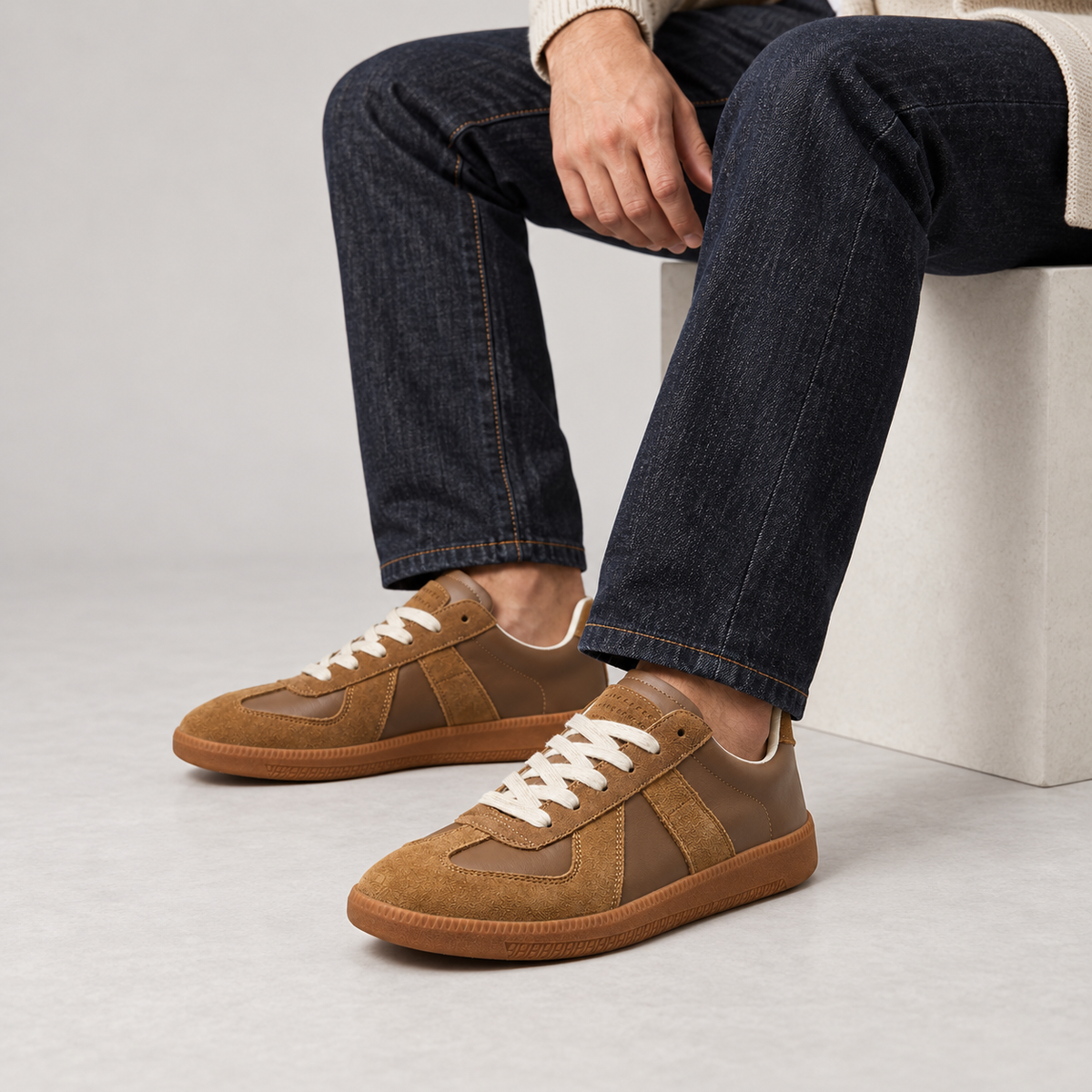 Men's Retro Trainers, Lightweight Lace-Up Gum Sole