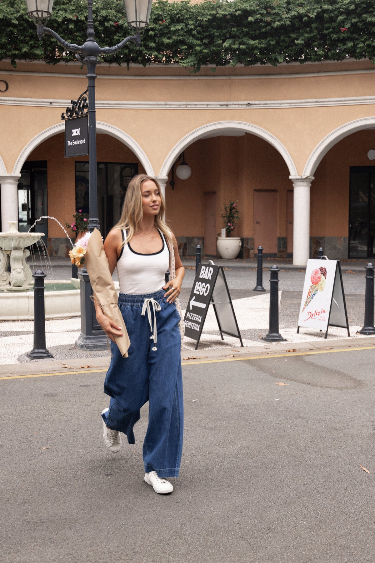 Women's Wide Leg Jeans, Elastic Drawstring Waist Denim